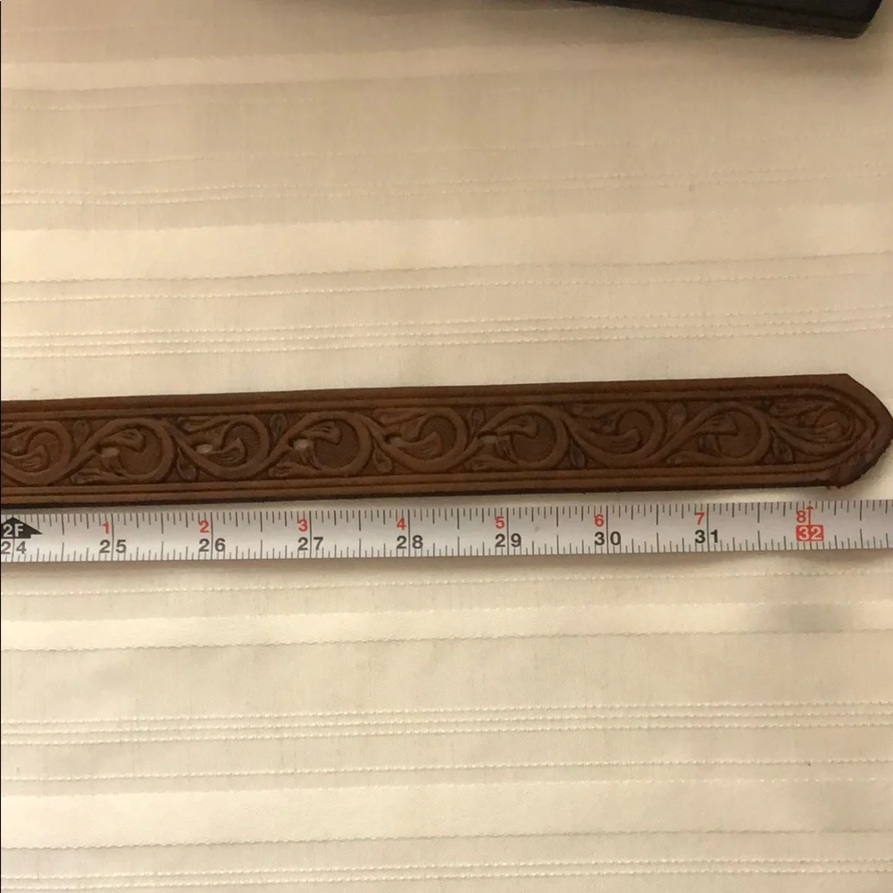 Women’s Justin Leather western style belt Sz 28 Brown Leather with heart buckle - Picture 13 of 16